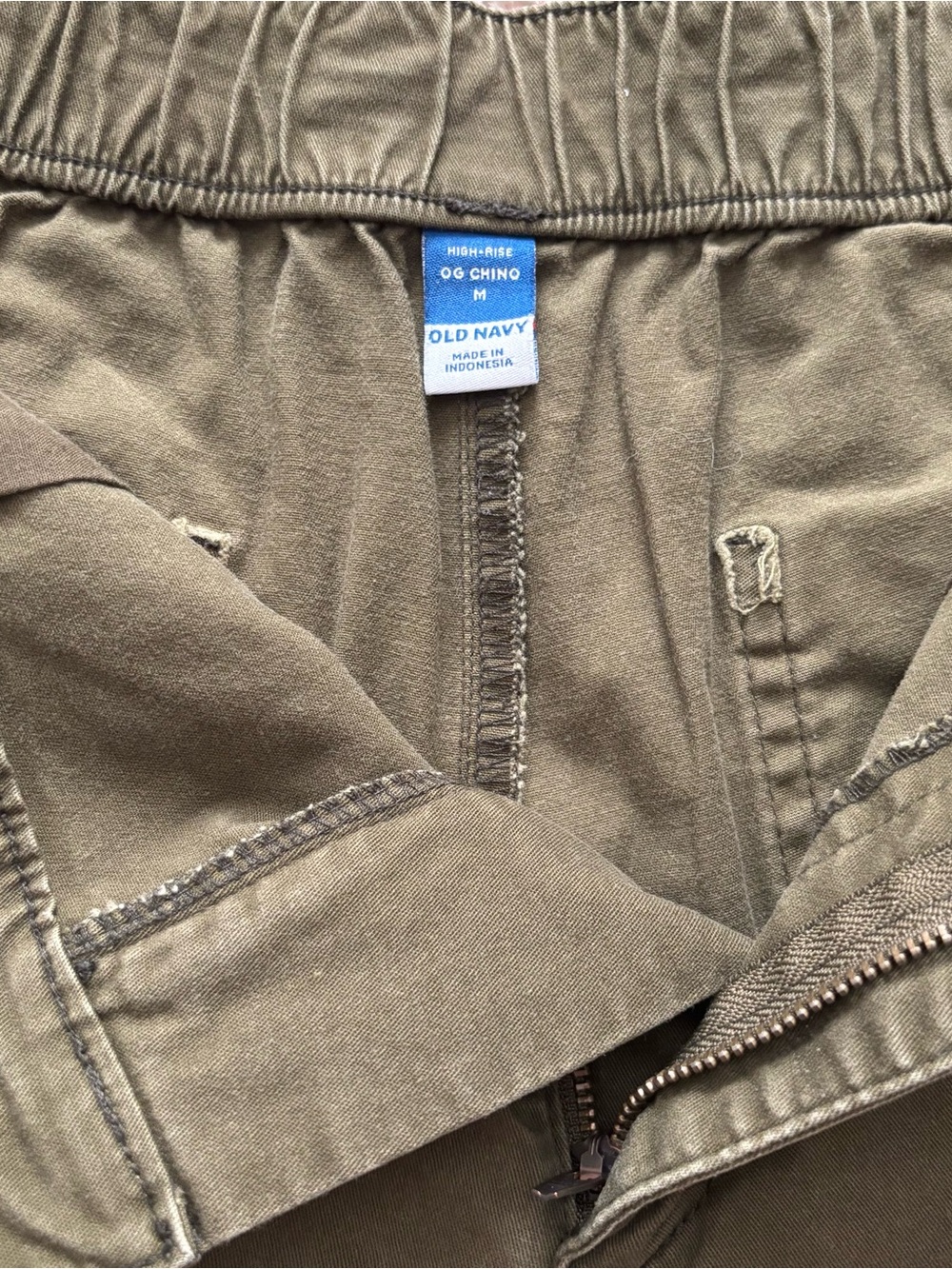 Women’s Old Navy Olive Green High-Rise Chino Pants - Picture 4 of 4